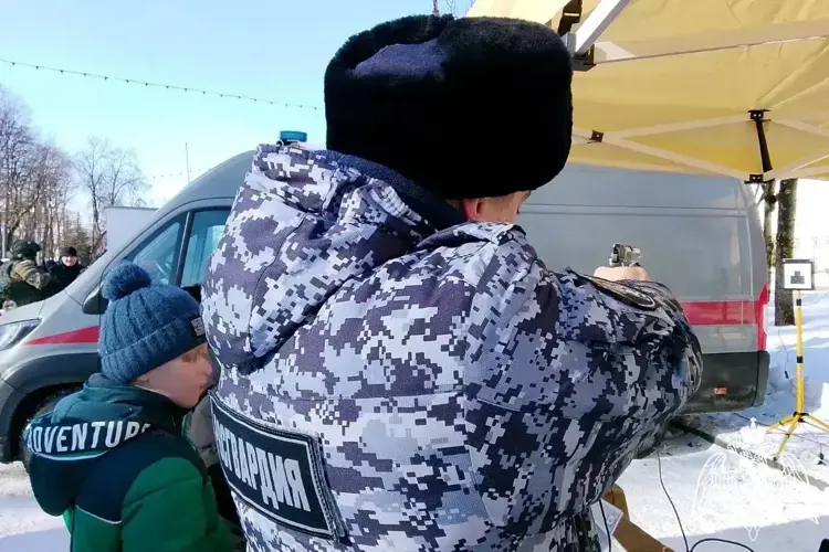 В День защитника Отечества смоленские росгвардейцы приняли участие в праздничном фестивале
