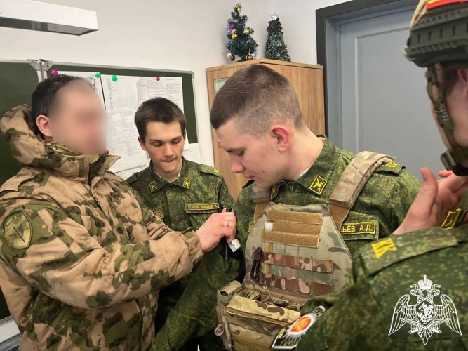 Росгвардейцы провели патриотические уроки для юных смолян 