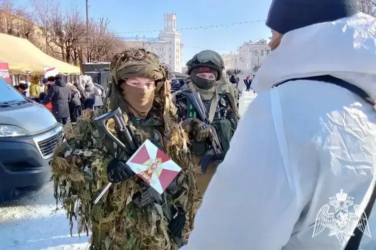 В День защитника Отечества смоленские росгвардейцы приняли участие в праздничном фестивале