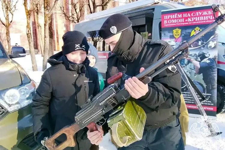 В День защитника Отечества смоленские росгвардейцы приняли участие в праздничном фестивале