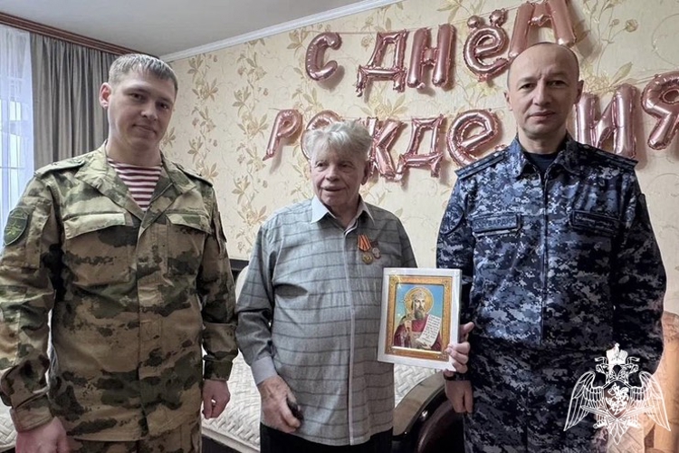 Росгвардейцы присоединились к поздравлениям ветерана Великой Отечественной войны Владимира Лаптинского