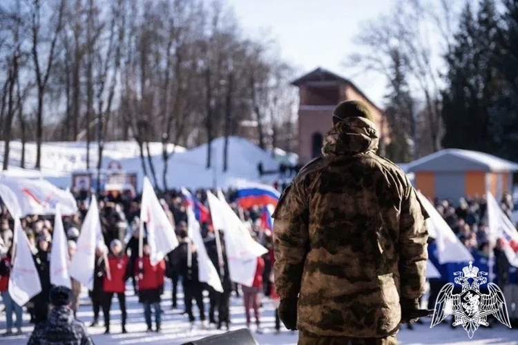 Смоленские росгвардейцы обеспечили безопасность праздничных мероприятий в День воссоединения Крыма с Россией