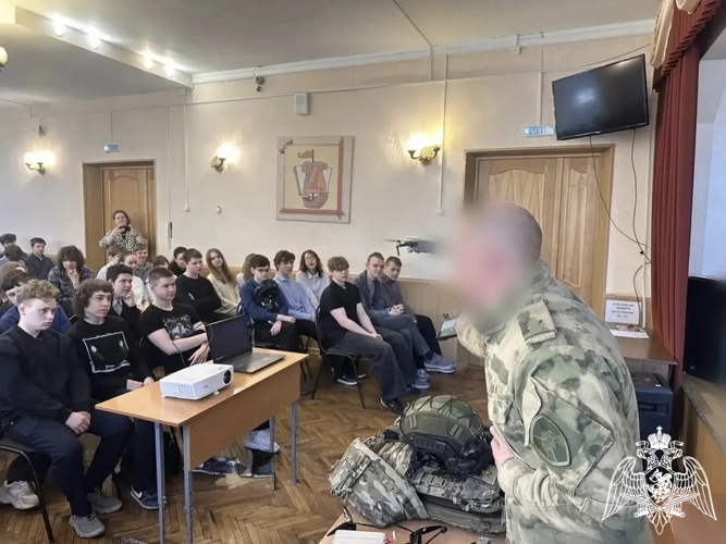 Росгвардейцы встретились со смоленскими школьниками