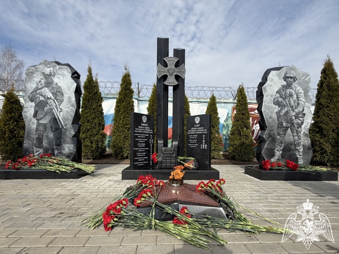 Мемориальный комплекс сотрудникам, погибшим при исполнении служебного долга открыли в Смоленске