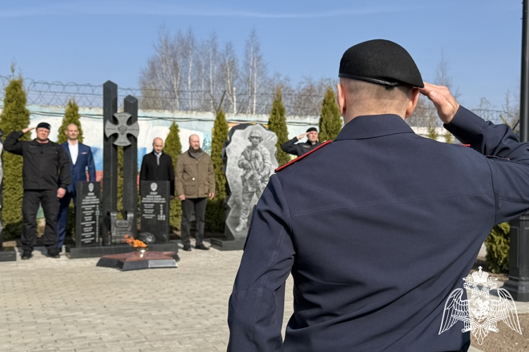 Мемориальный комплекс сотрудникам, погибшим при исполнении служебного долга открыли в Смоленске