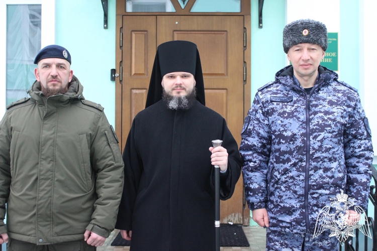 Росгвардия и Смоленская митрополия совместно провели крестный ход в городе Вязьма