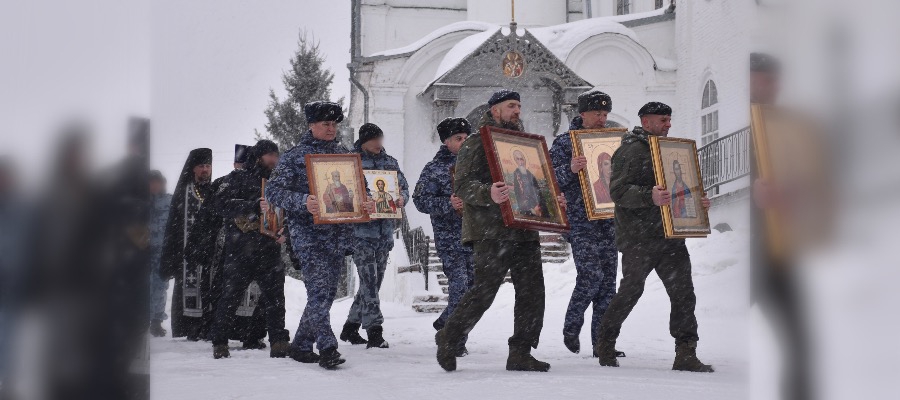 Росгвардия и Смоленская митрополия совместно провели крестный ход в городе Вязьма