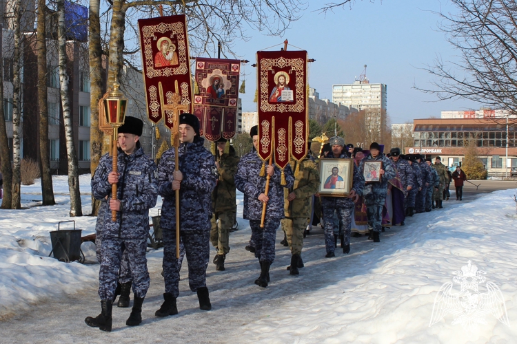 Росгвардия и Смоленская митрополия провели крестных ход в Десногорске