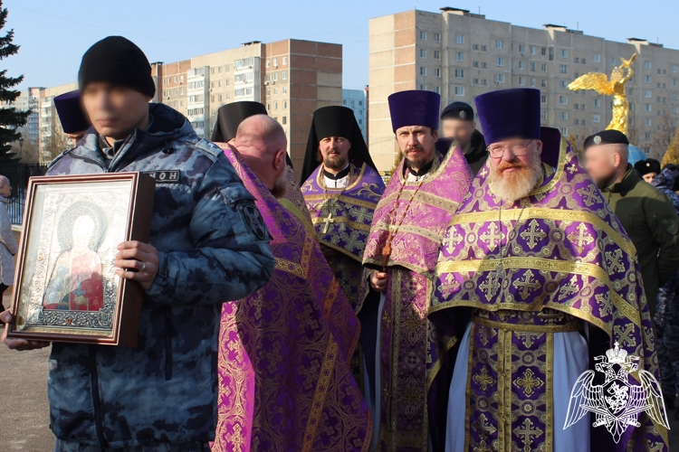 Росгвардия и Смоленская митрополия провели крестных ход в Десногорске