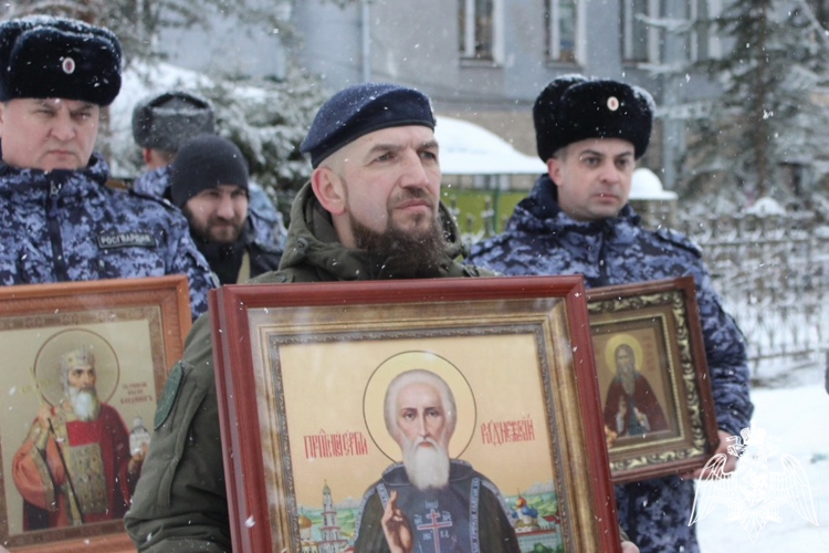 Росгвардия и Смоленская митрополия совместно провели крестный ход в городе Вязьма