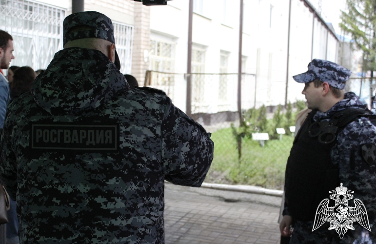 Росгвардейцы приняли участие во Всероссийской ярмарке трудоустройства в Смоленске
