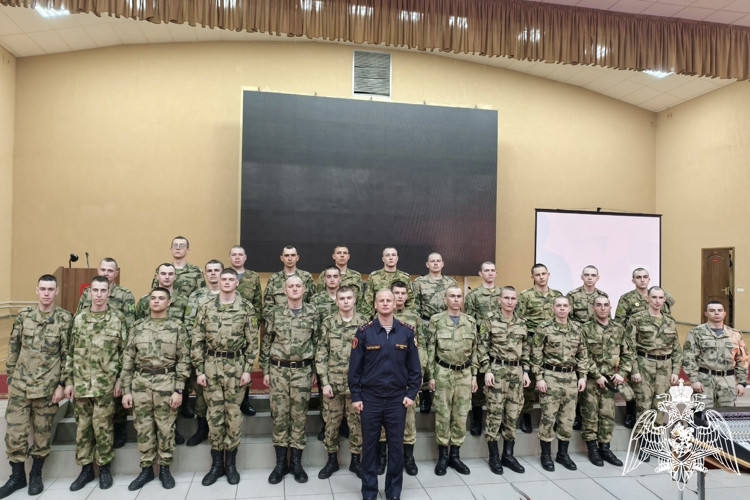 Сотрудники Росгвардии провели агитационные мероприятия по приему на службу