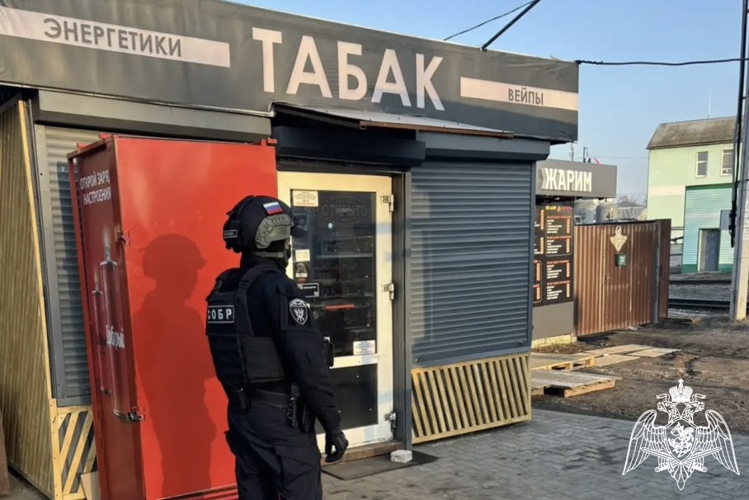При силовой поддержке спецназа Росгвардии в Смоленской области пресечен сбыт табачной и никотиносодержащей продукции без маркировки 