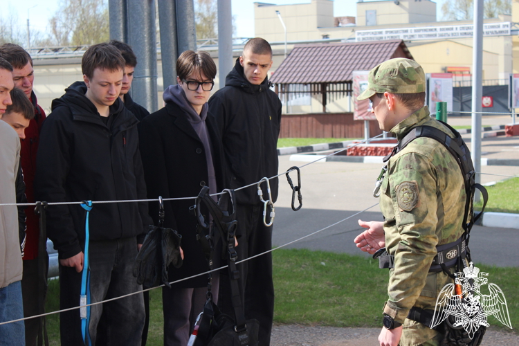 В Смоленске росгвардейцы проводят военно-патриотические мероприятия