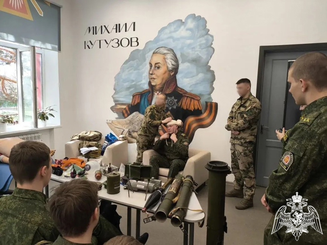 Росгвардейцы в Смоленске провели для школьников открытый урок по оказанию первой медицинской помощи