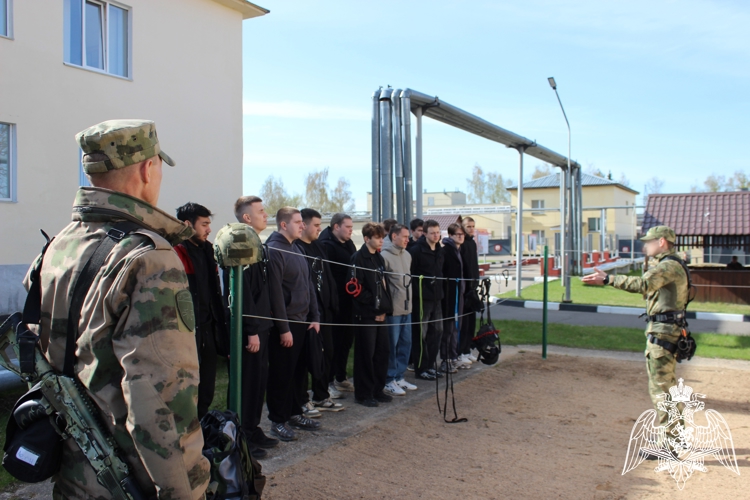 В Смоленске росгвардейцы проводят военно-патриотические мероприятия