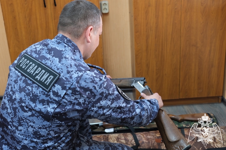 РОСГВАРДИЯ НАПОМИНАЕТ ГРАЖДАНАМ О ВОЗМОЖНОСТИ ДОБРОВОЛЬНОЙ ПЕРЕДАЧИ ОРУЖИЯ В ЗОНУ ПРОВЕДЕНИЯ СВО