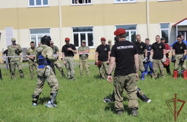 Испытания на право ношения крапового берета спецназа Росгвардии прошли в Смоленской области