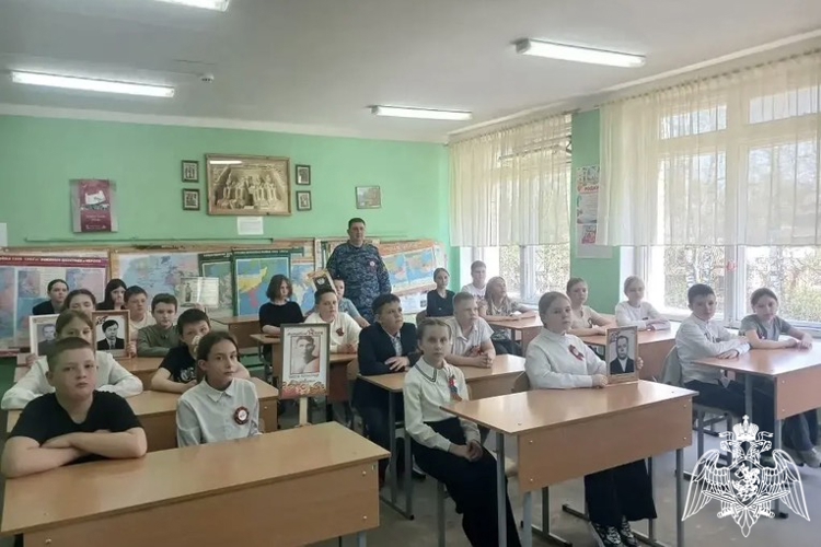 Росгвардейцы провели патриотические мероприятия для учащихся в Смоленской области