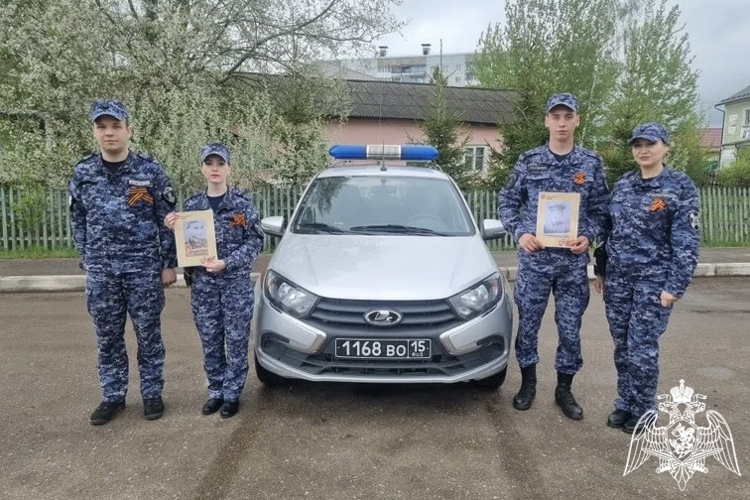 К акции «Бессмертный автополк» присоединились росгвардейцы Смоленской области