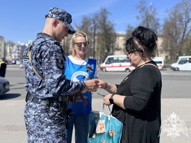 В Смоленске росгвардейцы присоединились к акции «Георгиевская ленточка»
