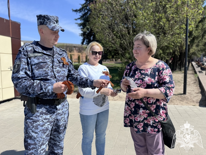 В Смоленске росгвардейцы присоединились к акции «Георгиевская ленточка»
