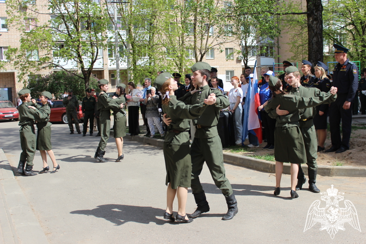 Росгвардейцы присоединились к акции «Парад у дома ветерана» в Смоленске (видео)