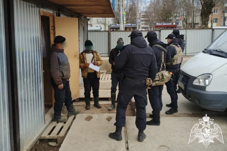 В Смоленской области при силовой поддержке ОМОН Росгвардии проведены рейды по выявлению нелегальных мигрантов 