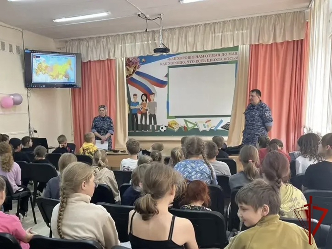 Сотрудники Росгвардии организовали патриотическое мероприятие в Рославле