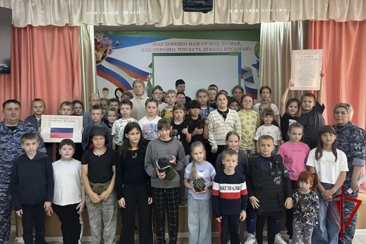 Сотрудники Росгвардии организовали патриотическое мероприятие в Рославле