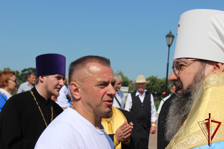 В преддверии Дня Крещения Руси росгвардейцы Смоленщины приняли участие в торжественном богослужении