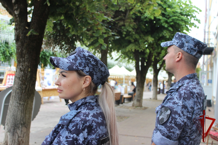 Росгвардейцы обеспечили правопорядок во время проведения фестиваля в Смоленске