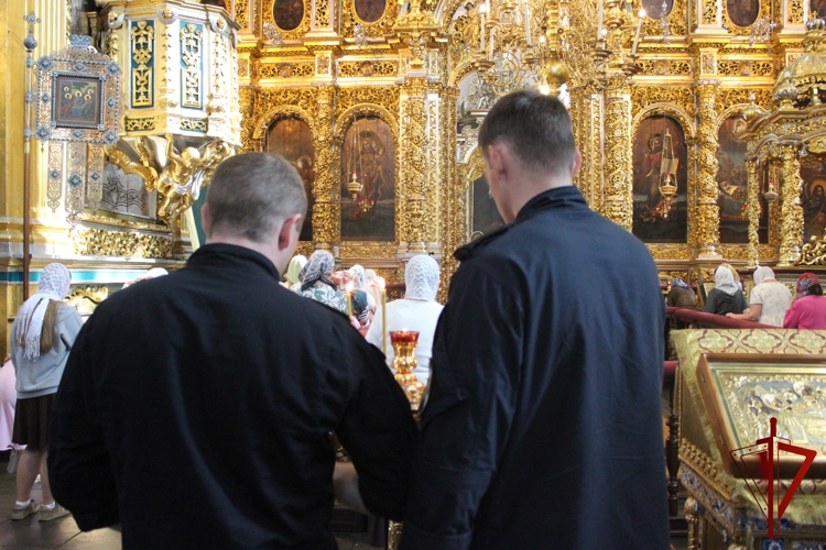 В преддверии Дня Крещения Руси росгвардейцы Смоленщины приняли участие в торжественном богослужении