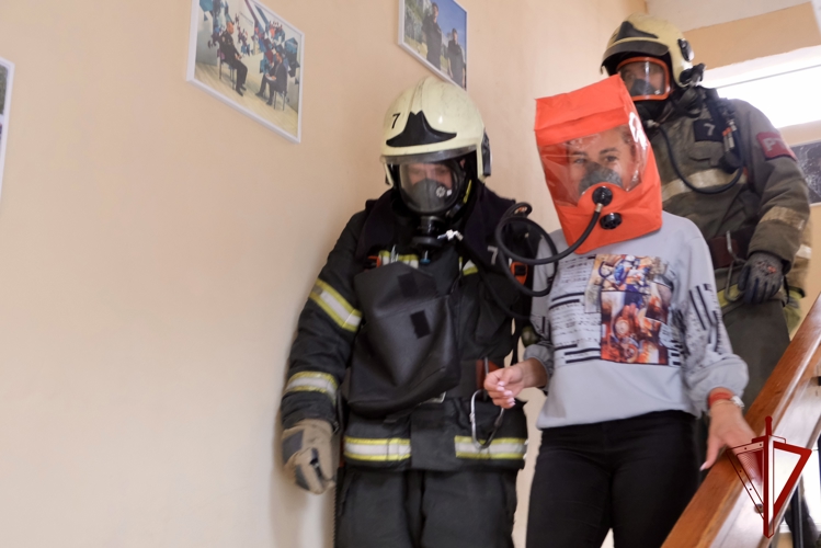 В Смоленске росгвардейцы провели совместную противопожарную тренировку с МЧС