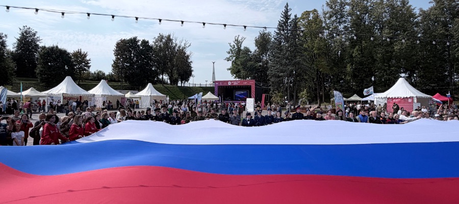 В Смоленской области прошли мероприятия, посвященные Дню государственного флага