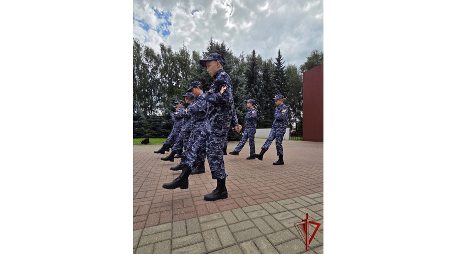 Патриотические сборы учащихся профильного кадетского класса Росгвардии завершились в Смоленске