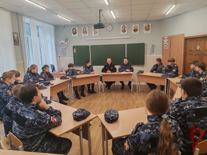 Патриотические сборы учащихся профильного кадетского класса Росгвардии завершились в Смоленске