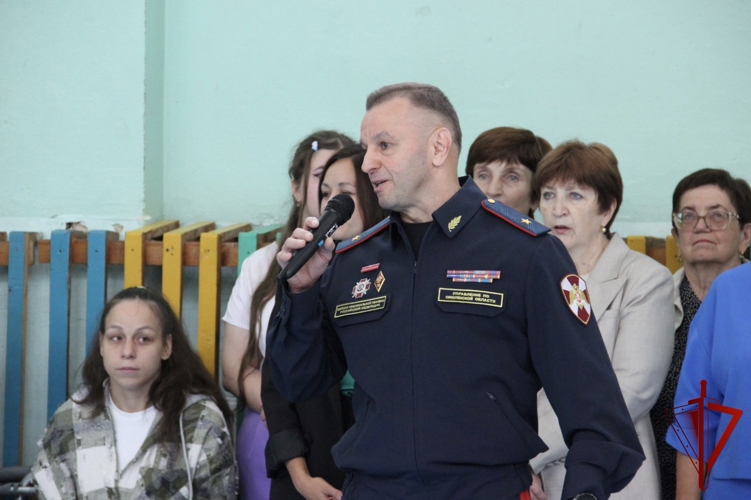 Начальник регионального Управления Росгвардии поздравил смоленских школьников с Днём Знаний 