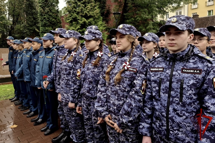 Кадеты Росгвардии почтили память героев в Смоленске
