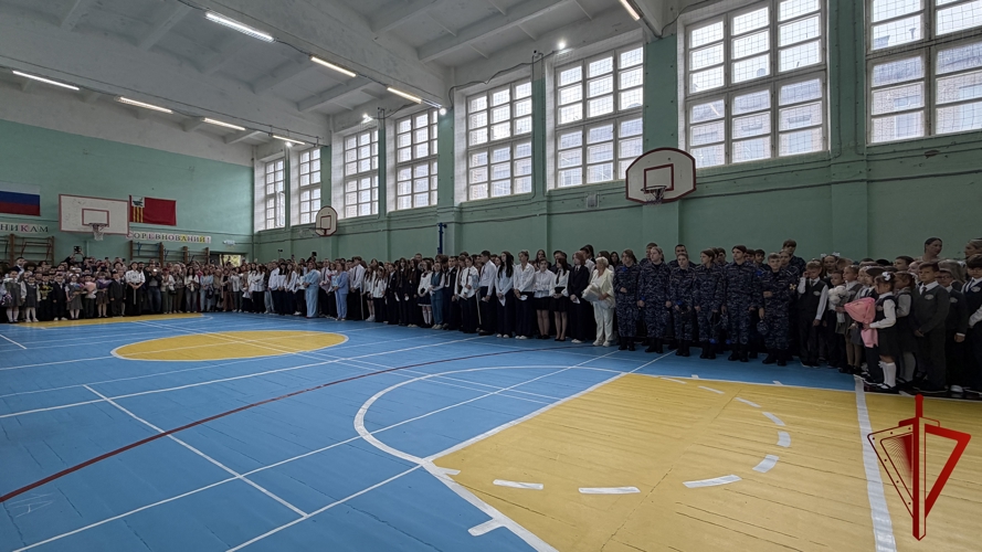 Начальник регионального Управления Росгвардии поздравил смоленских школьников с Днём Знаний 