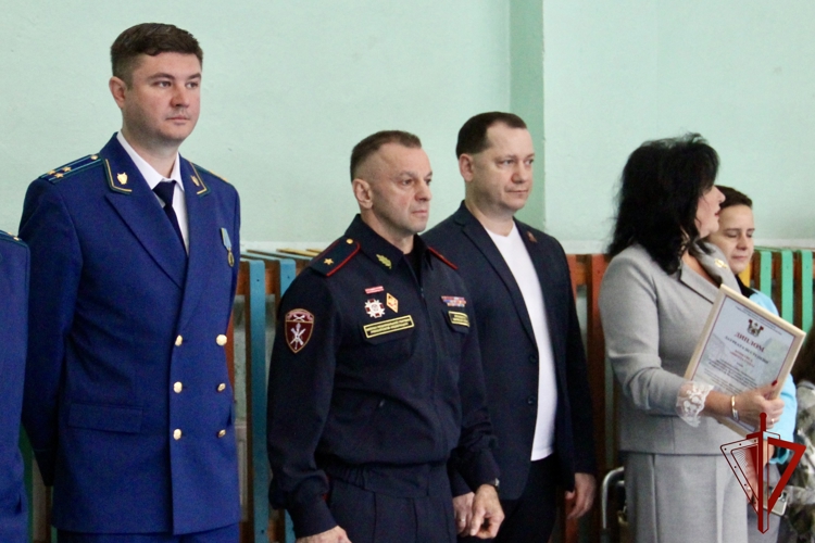 Начальник регионального Управления Росгвардии поздравил смоленских школьников с Днём Знаний 