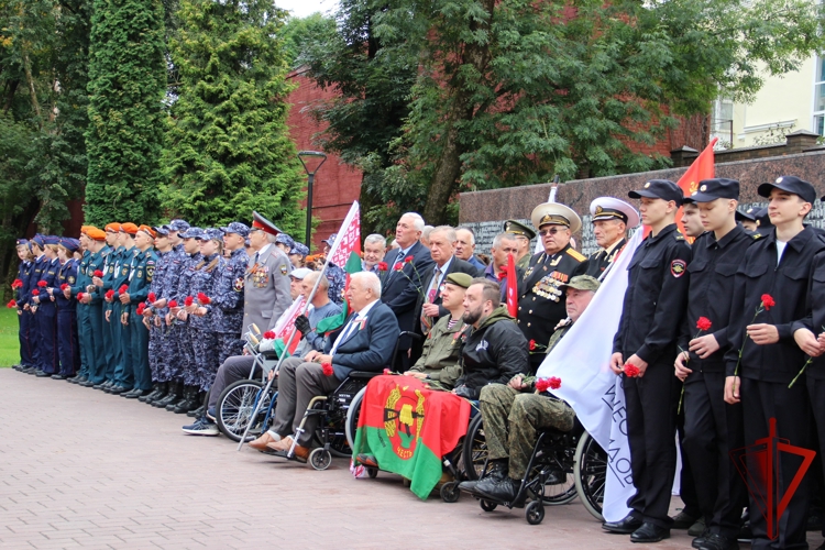 В Смоленске в Сквере Памяти Героев почтили память павших в Великой Отечественной войне