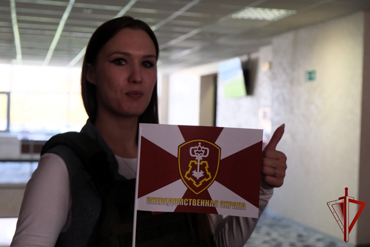 Смоленские росгвардейцы приняли участие в акции «День карьеры»