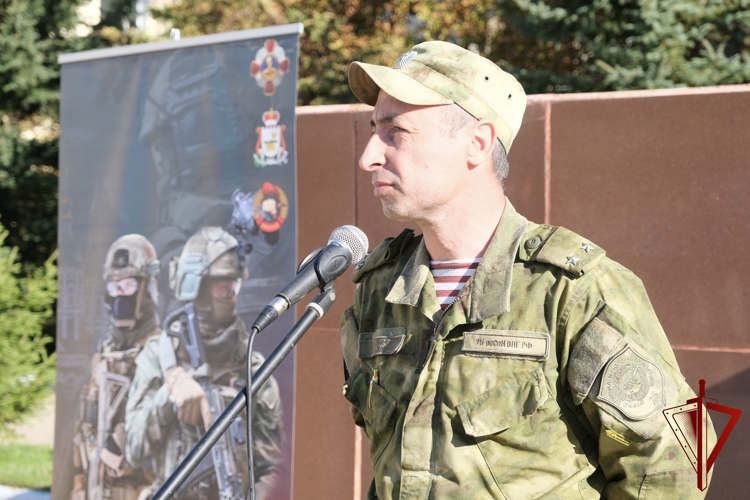 В Смоленской области росгвардейцы провели военно-патриотические сборы для молодежи