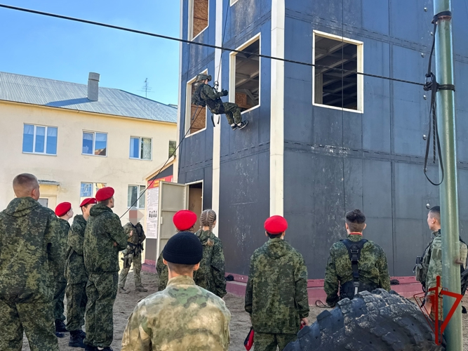 В Смоленской области росгвардейцы провели военно-патриотические сборы для молодежи